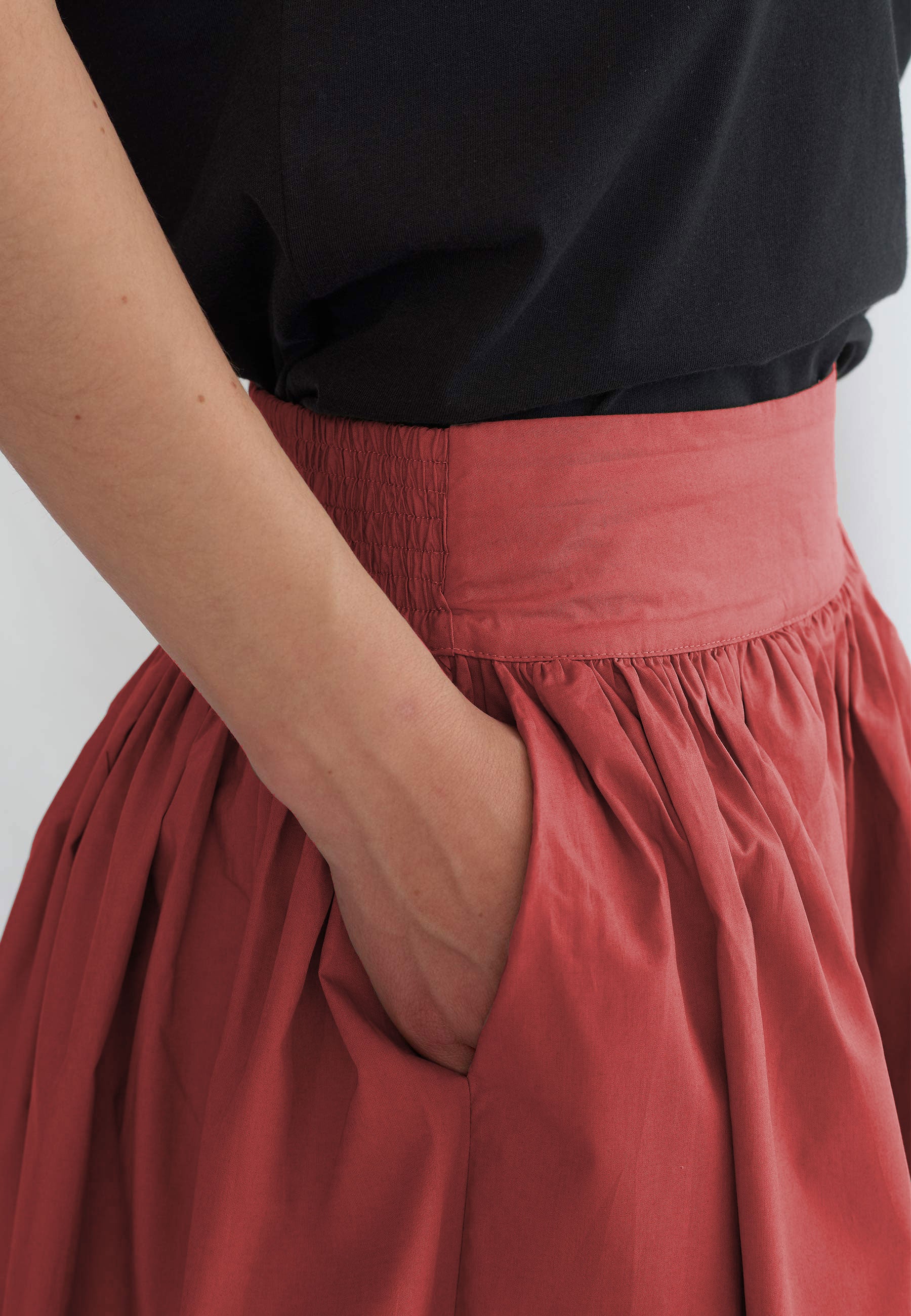 GROBUND Svala nederdelen - den ribsrøde