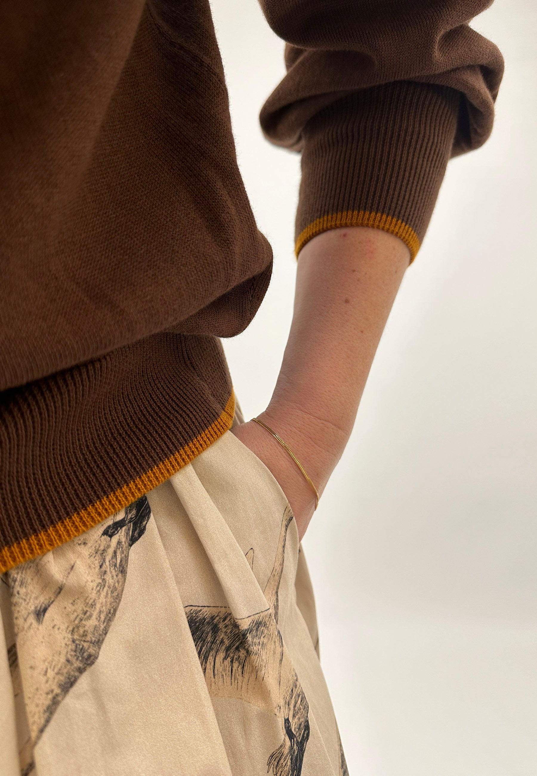 GROBUND Ingeborg strik bluse - den i brun med kontrast kant