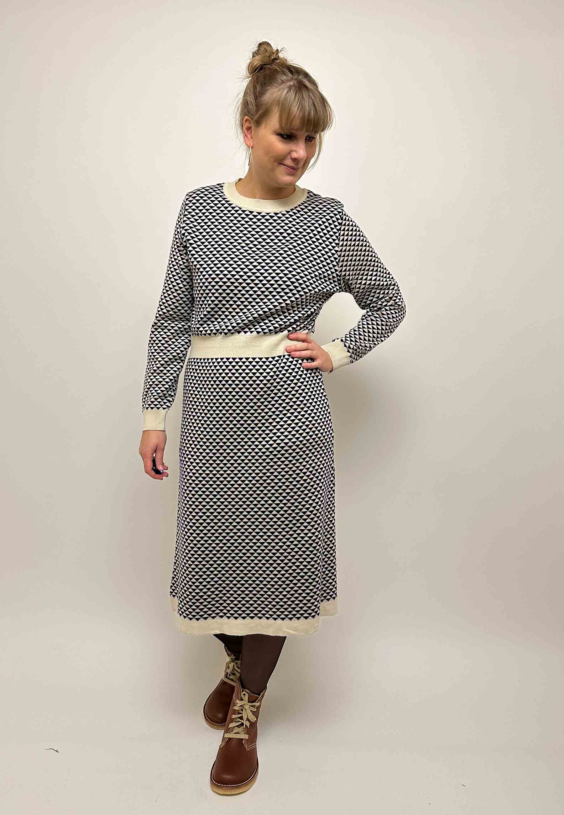 GROBUND Agnes kjolen - den med trekanter i blå