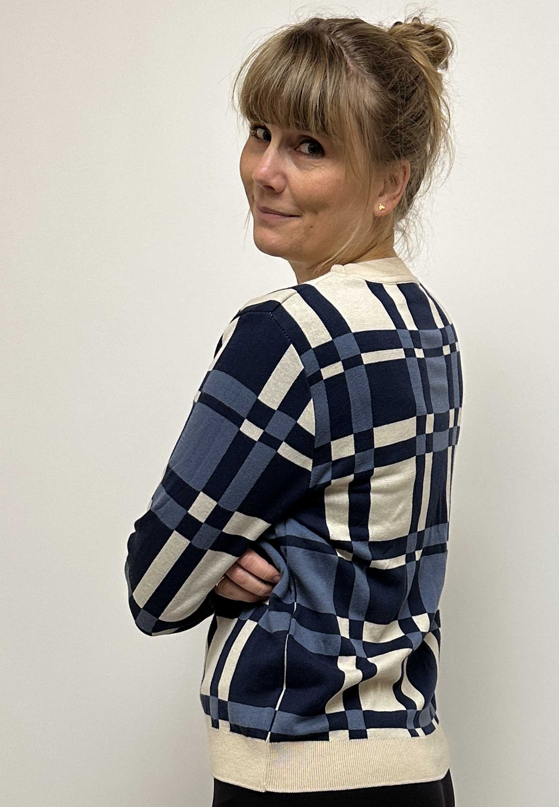 GROBUND Frida strik bluse - den med blå tern