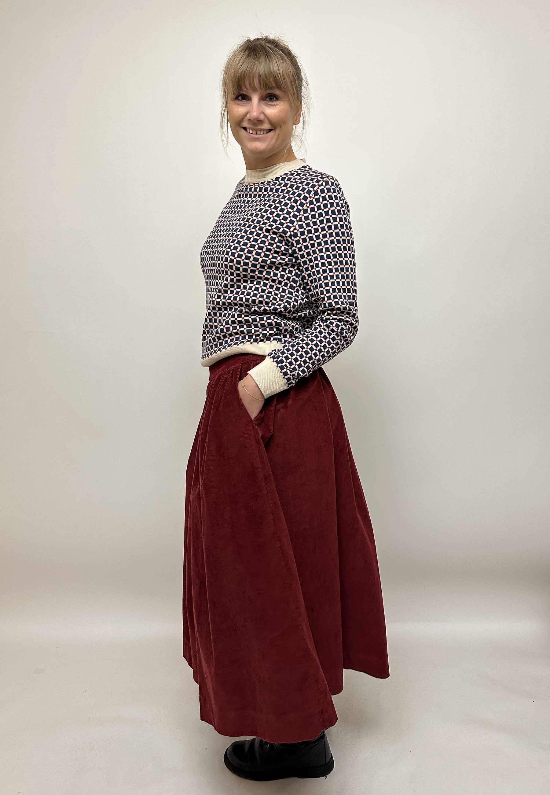 GROBUND Mette nederdel - den lange i mørkerød fløjl