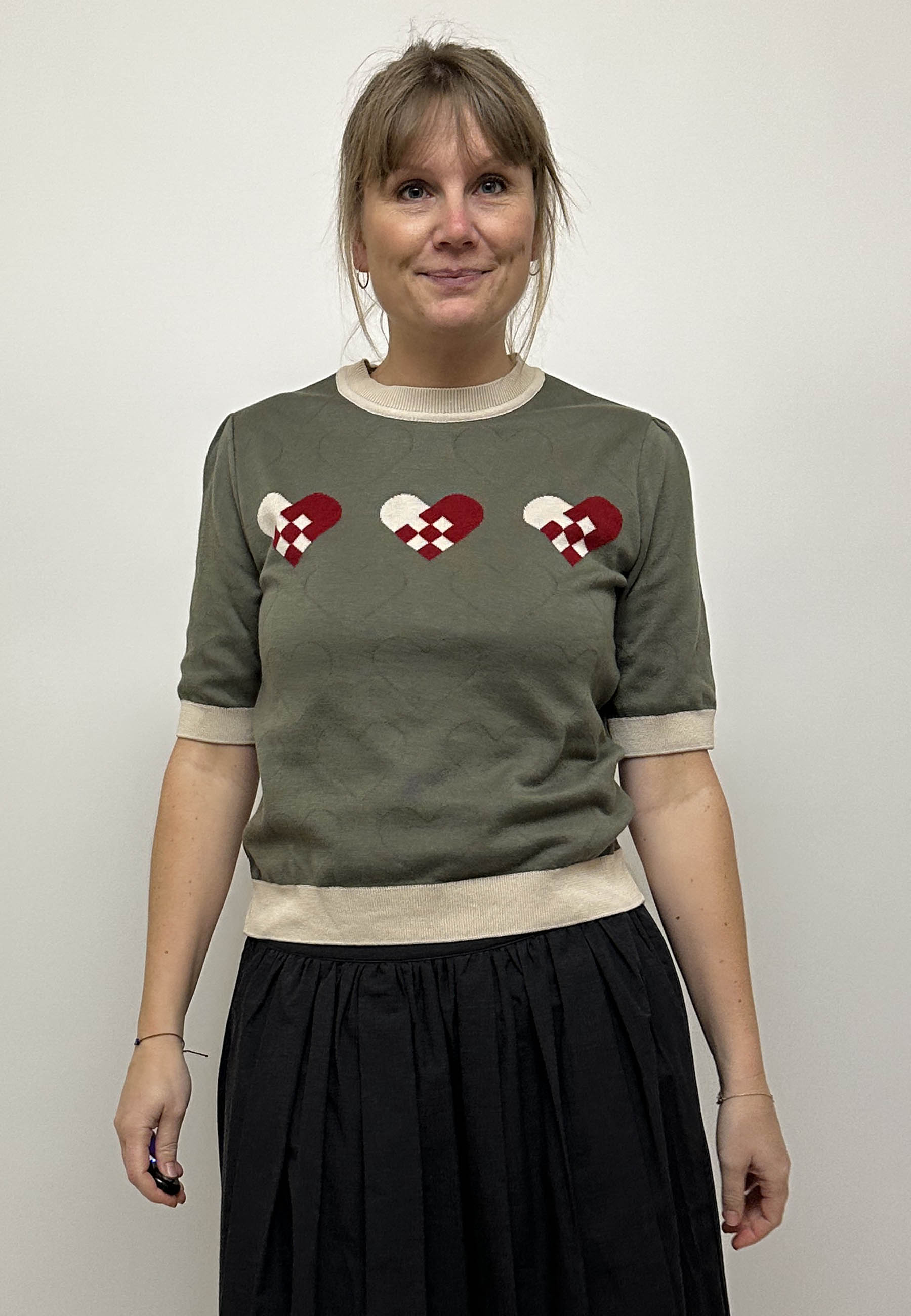 GROBUND Alva T-Shirt – die grüne mit den Weihnachtsherzen