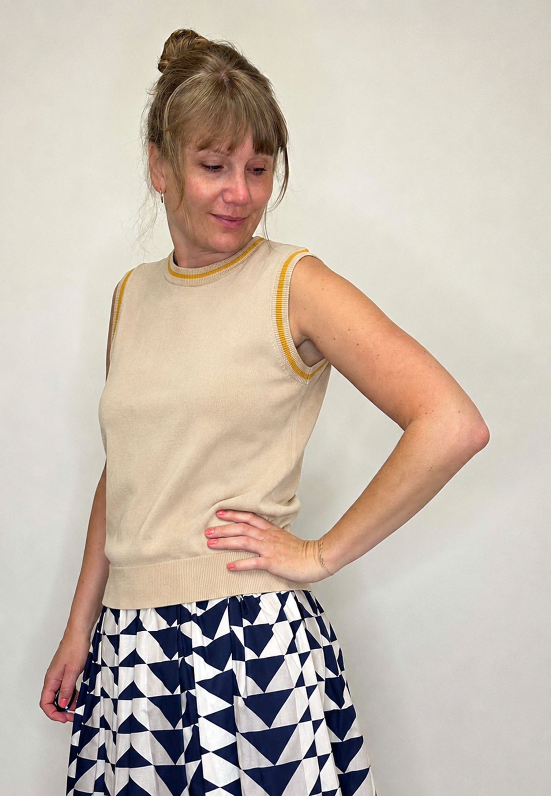 GROBUND Victoria top - den i beige