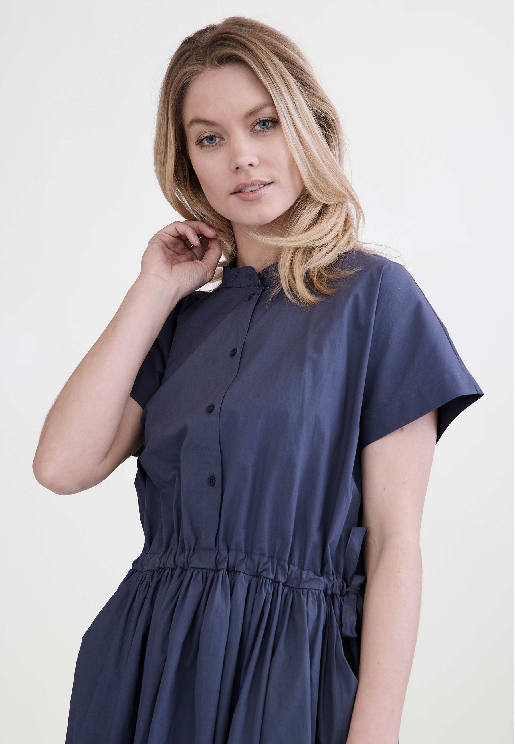 GROBUND Vigga kjolen - den med knapper i vintage blå