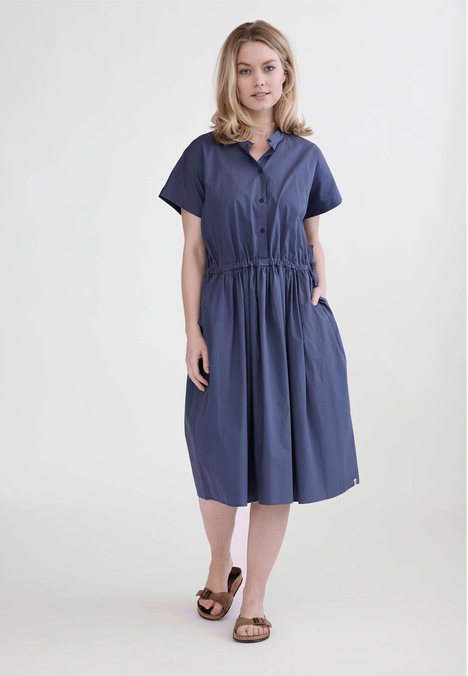 GROBUND Vigga kjolen - den med knapper i vintage blå