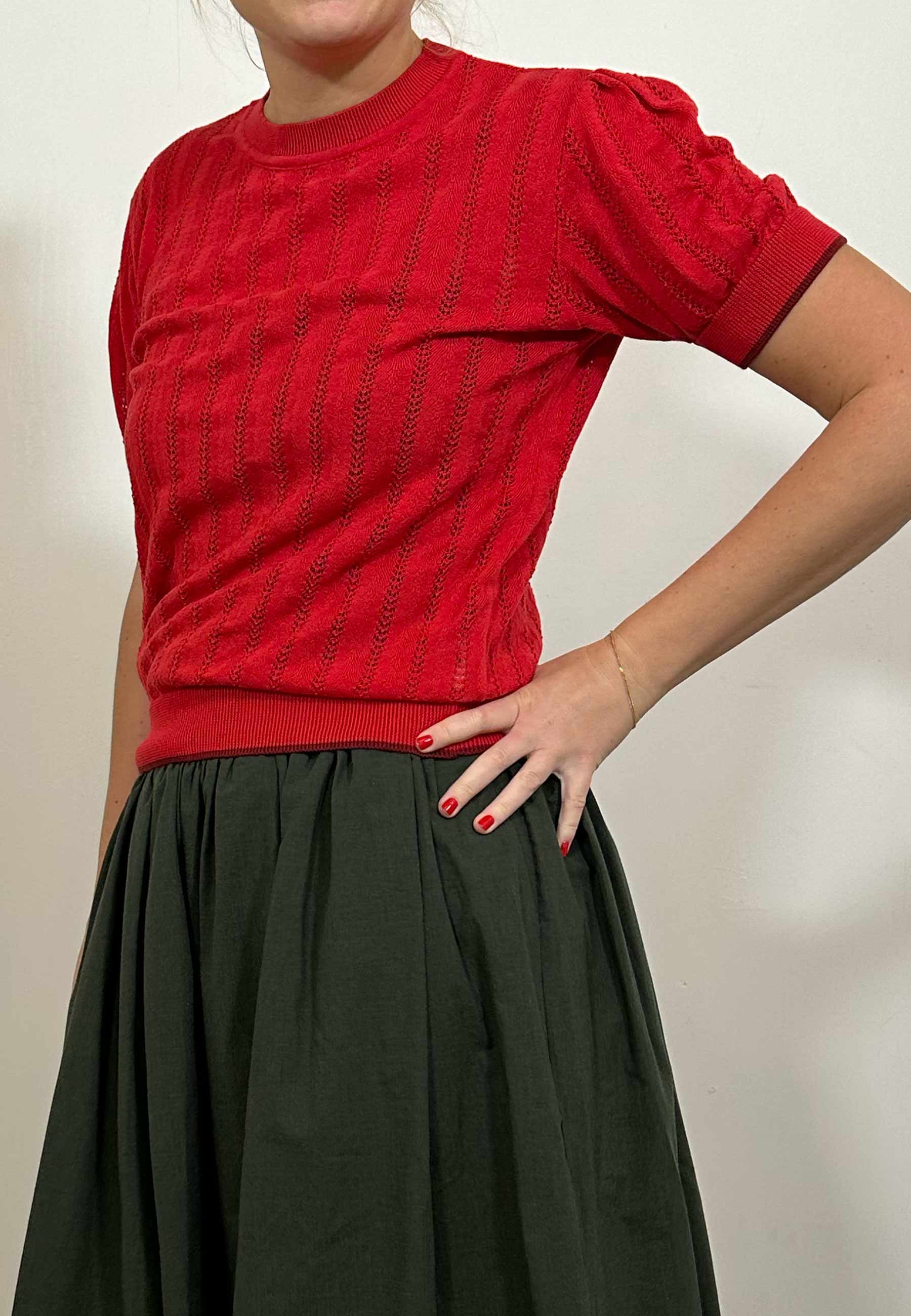 GROBUND Almine tee - den røde med kontrast-kant