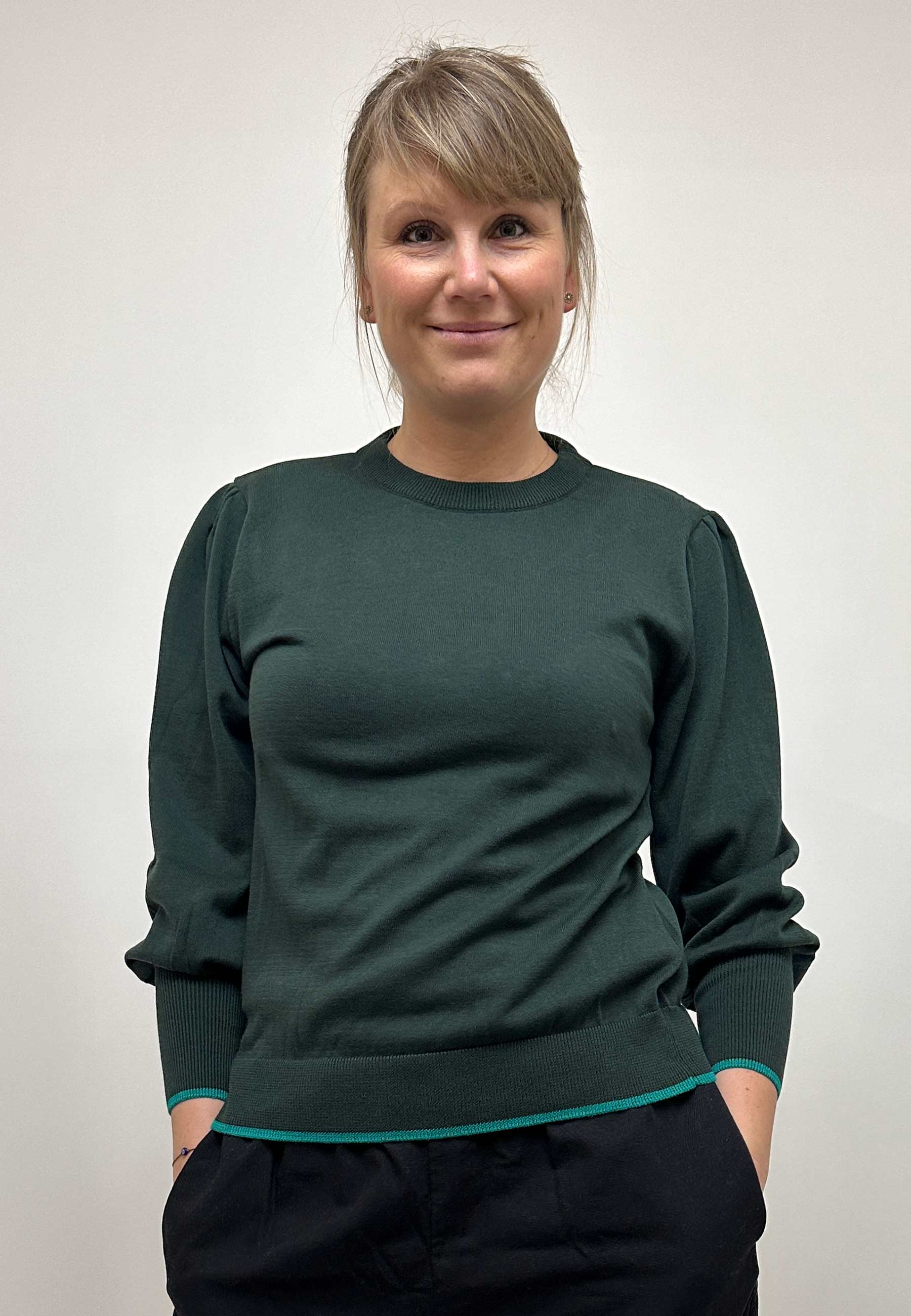 GROBUND Ingeborg strik bluse - den i mørkegrøn med kontrast kant