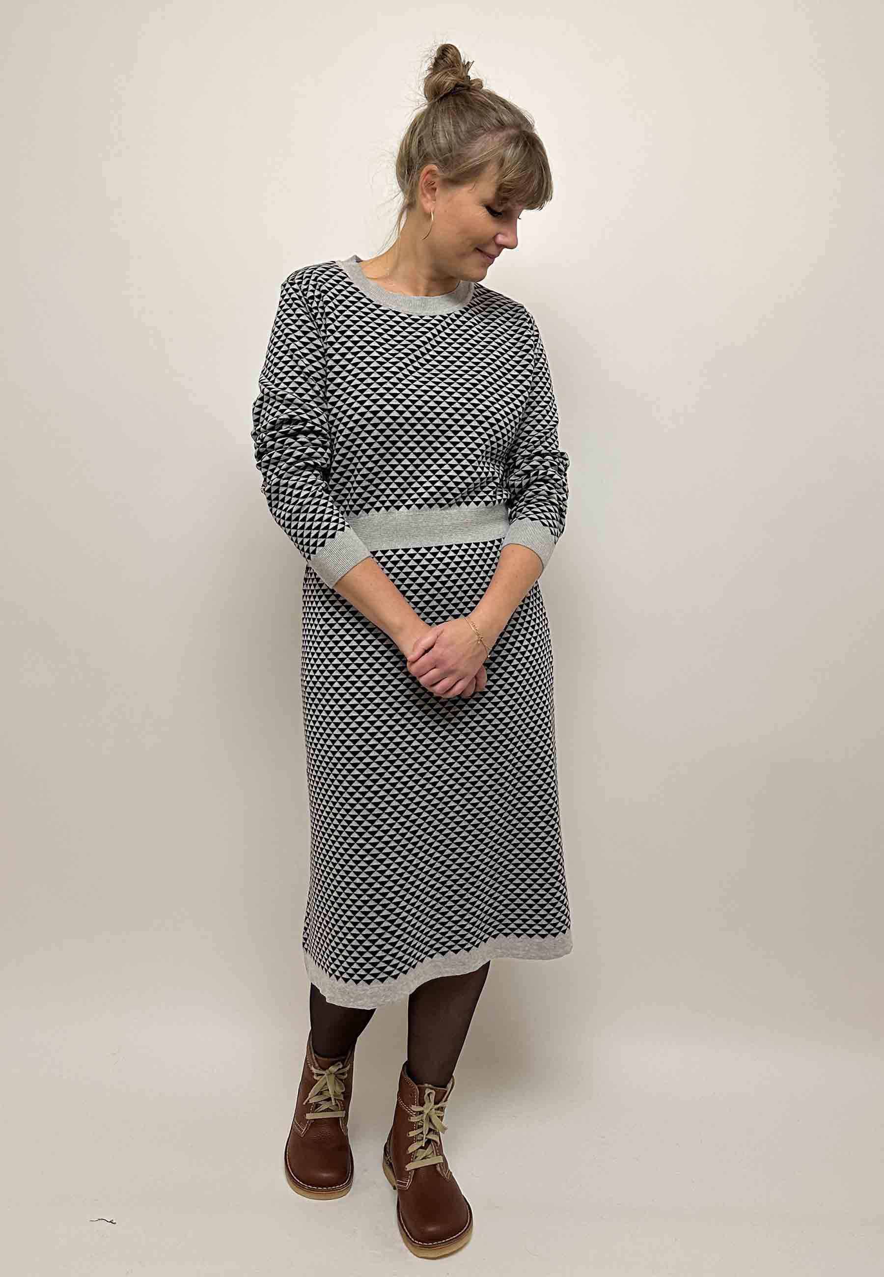 GROBUND Agnes kjolen - den med trekanter i sort