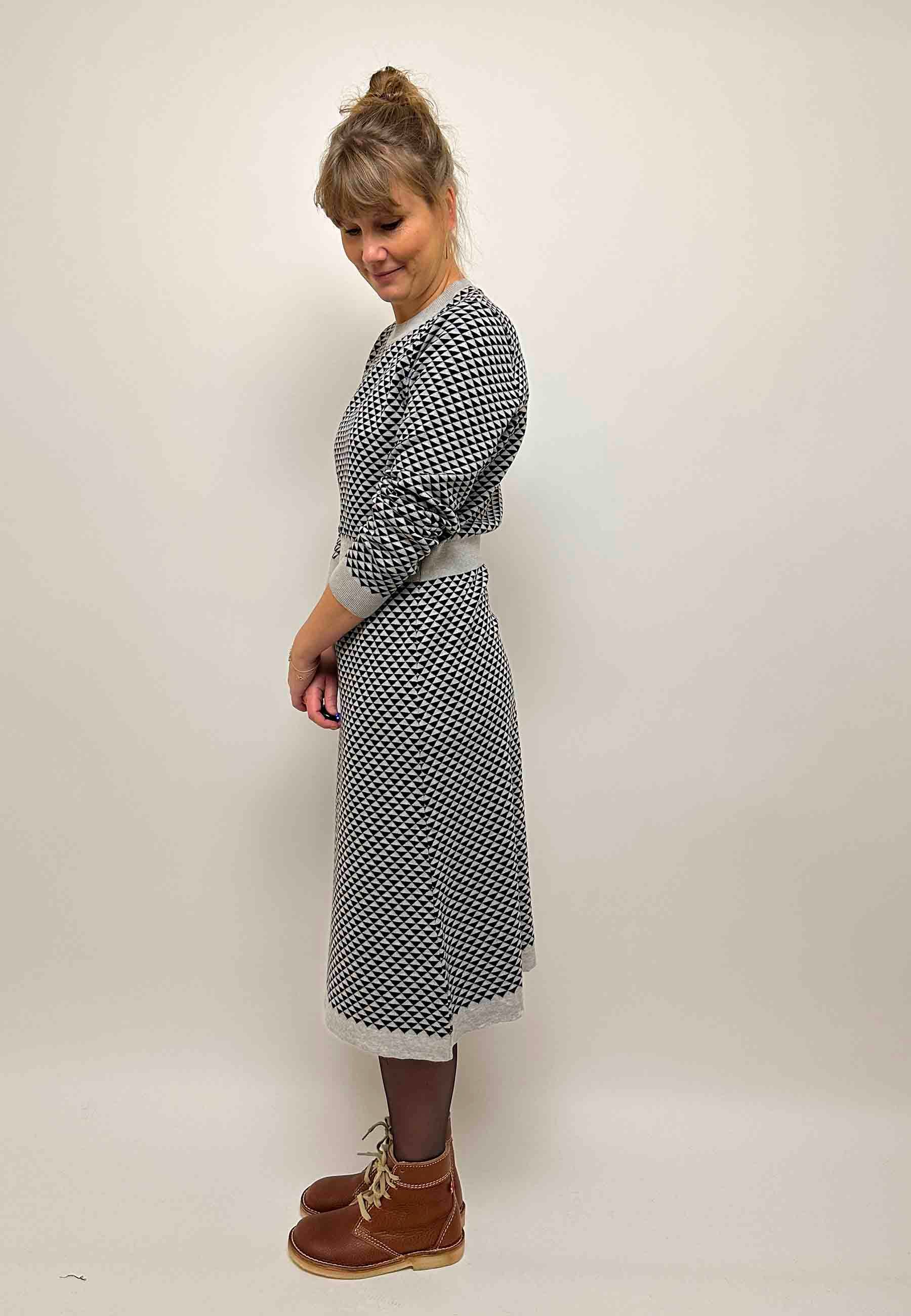 GROBUND Agnes kjolen - den med trekanter i sort