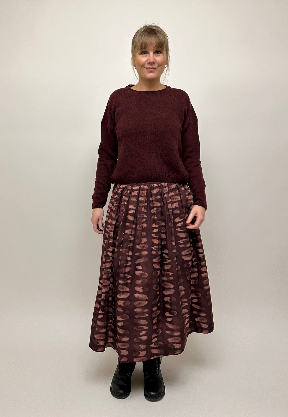 Mette nederdelen | Blomme-farvet print - GOTS