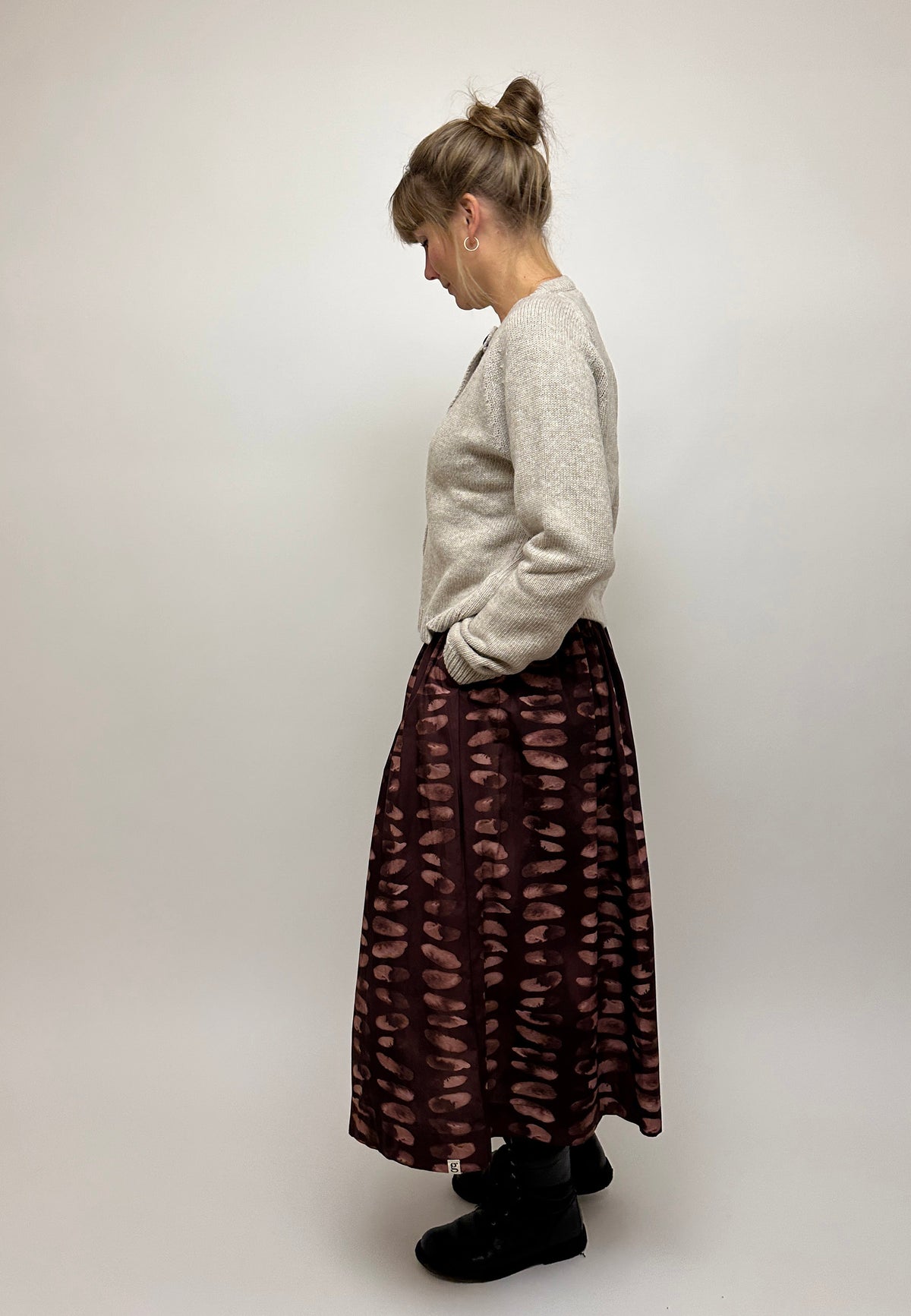 Mette nederdelen | Blomme-farvet print - GOTS