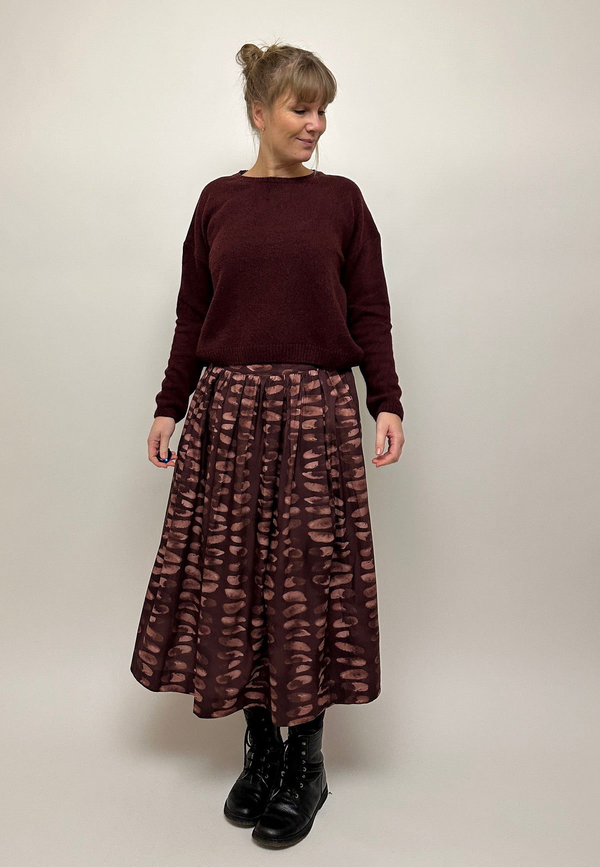 Mette nederdelen | Blomme-farvet print - GOTS