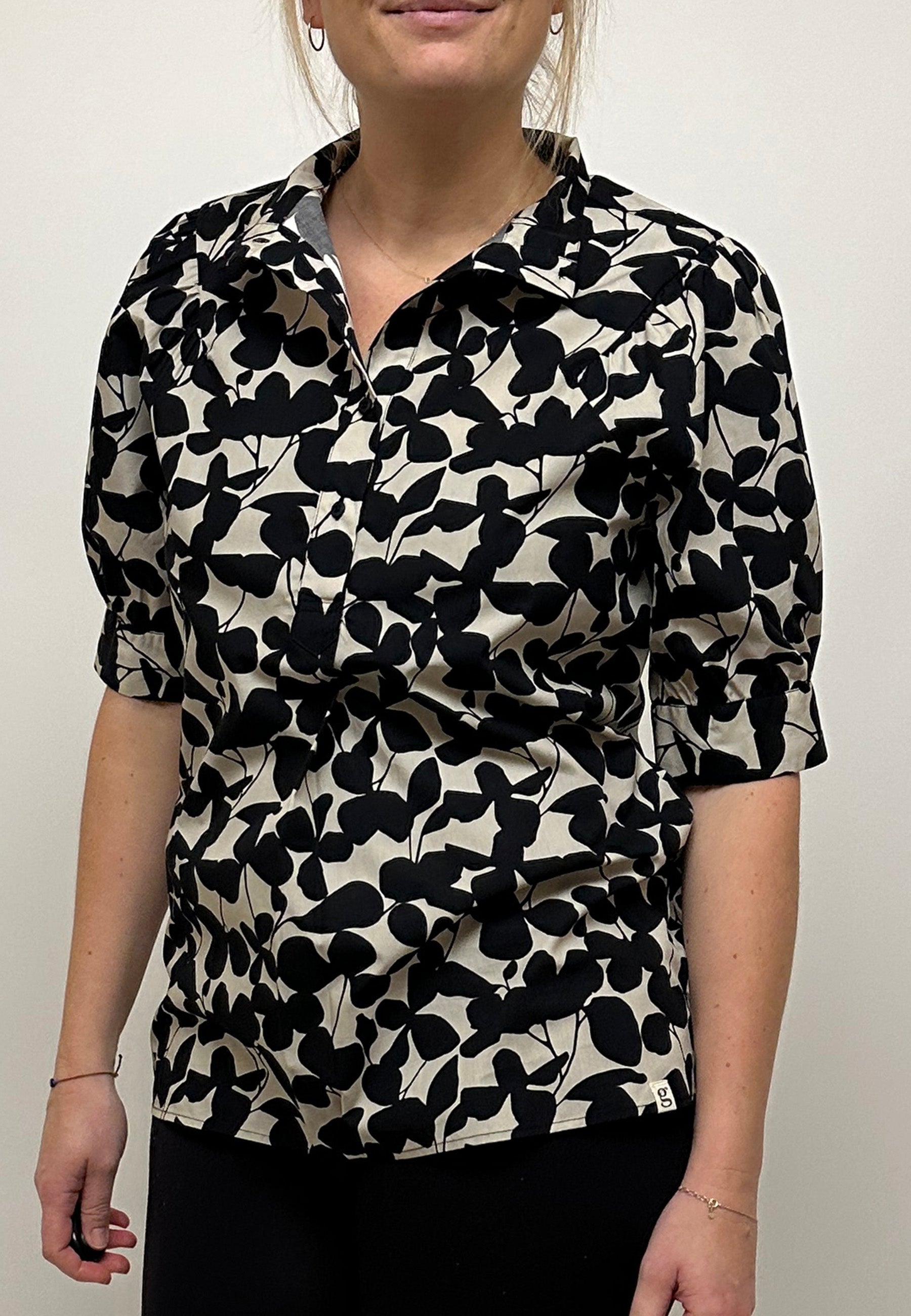 GROBUND Flora skjorte - den med korte ærmer i night flower print